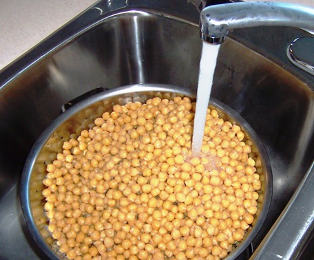 Rinsing Chickpeas